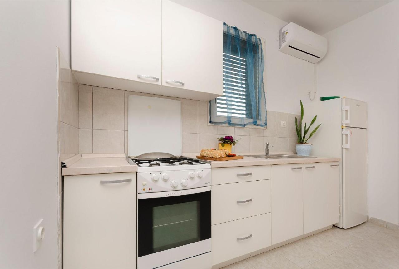 Apartments Ivana ムルテル エクステリア 写真