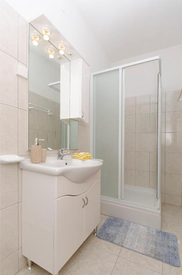 Apartments Ivana ムルテル エクステリア 写真