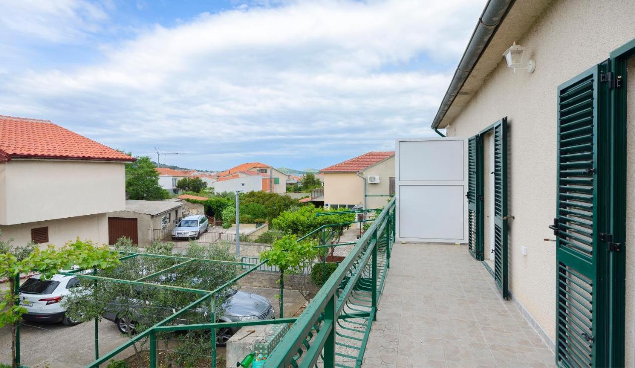 Apartments Ivana ムルテル エクステリア 写真