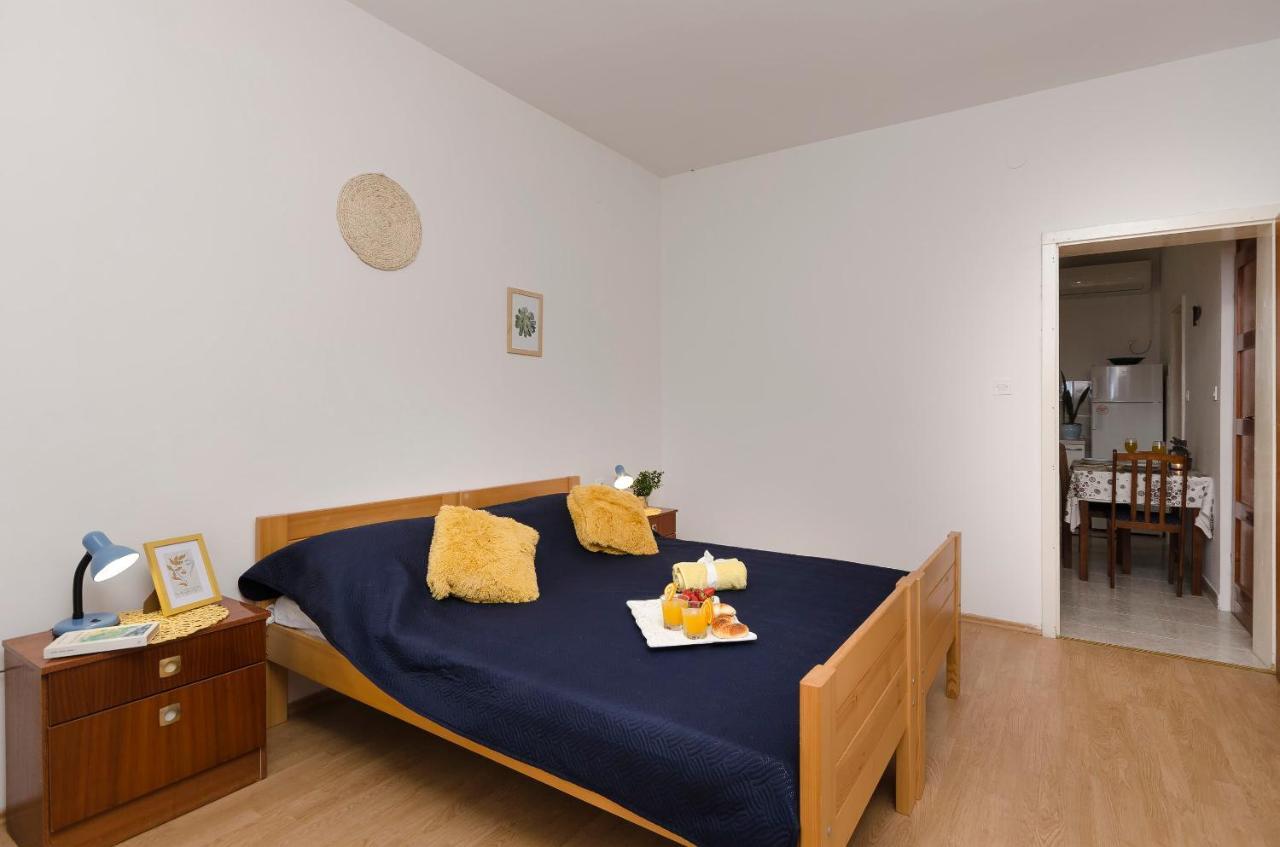 Apartments Ivana ムルテル エクステリア 写真