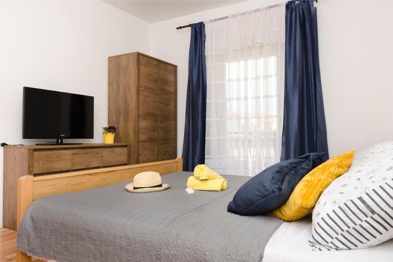 Apartments Ivana ムルテル エクステリア 写真