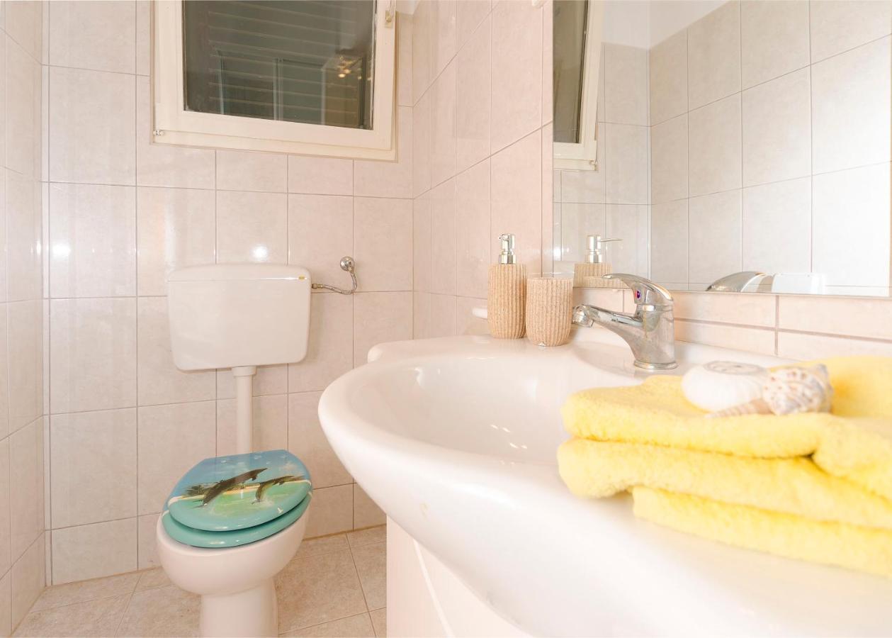 Apartments Ivana ムルテル エクステリア 写真