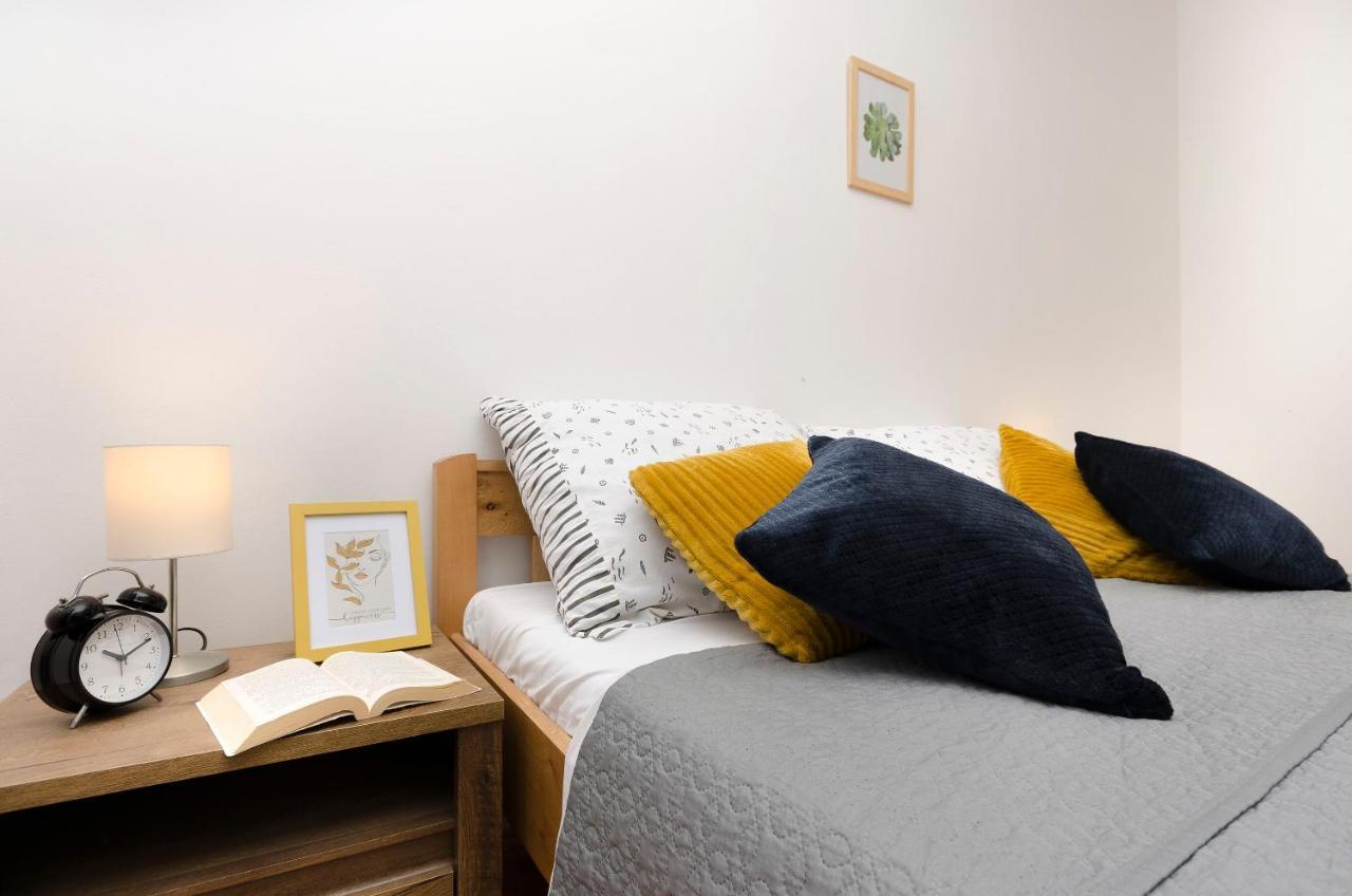 Apartments Ivana ムルテル エクステリア 写真