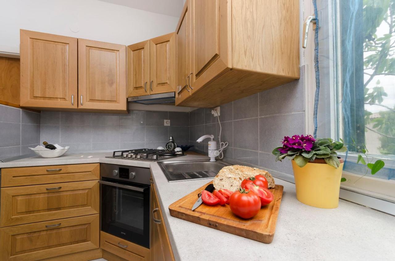 Apartments Ivana ムルテル エクステリア 写真