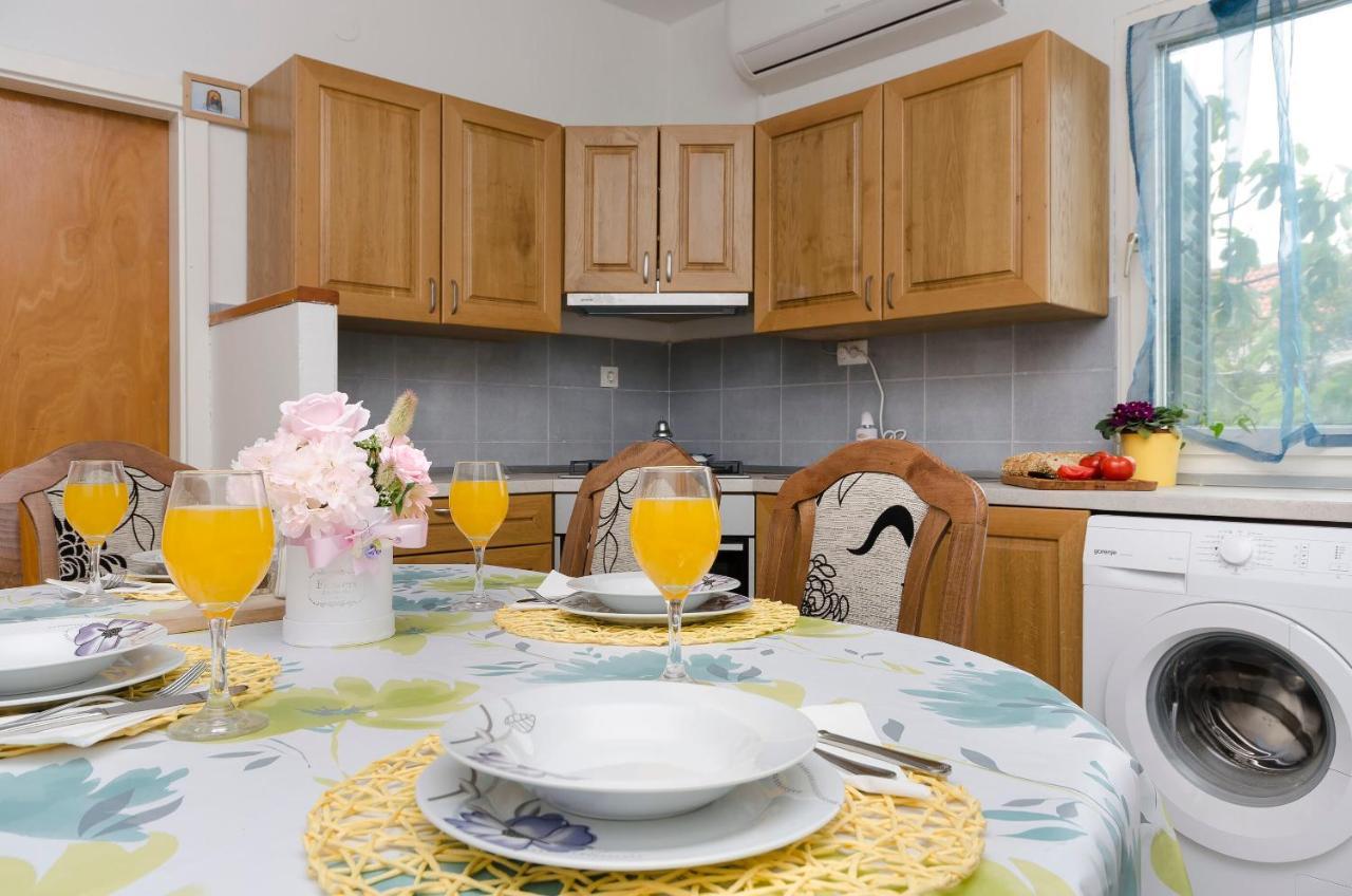 Apartments Ivana ムルテル エクステリア 写真