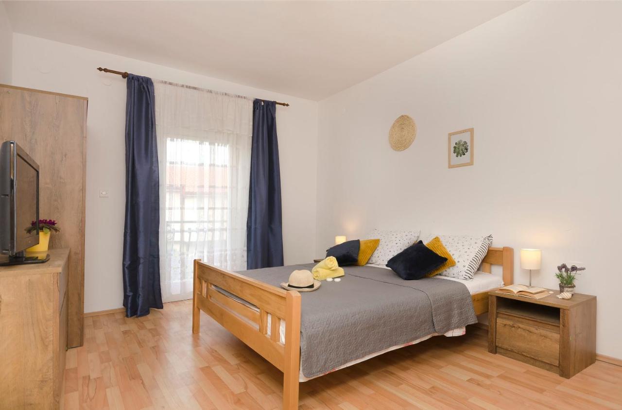 Apartments Ivana ムルテル エクステリア 写真