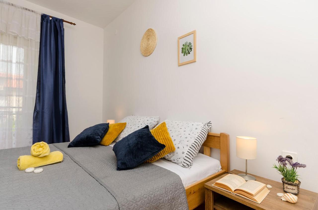 Apartments Ivana ムルテル エクステリア 写真